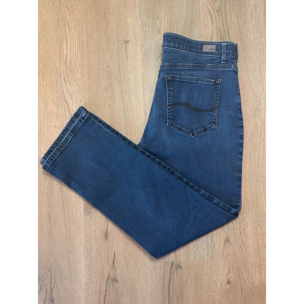 Lee Straight Leg Mid Rise Jeans Flex Motion Women's size 16 medium in Blue